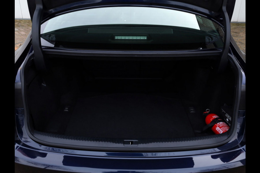 Lexus IS 300h Sport Edition | Stoelverwarming | Parkeersensoren | NL-Auto