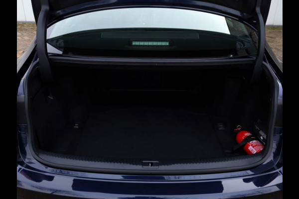 Lexus IS 300h Sport Edition | Stoelverwarming | Parkeersensoren | NL-Auto