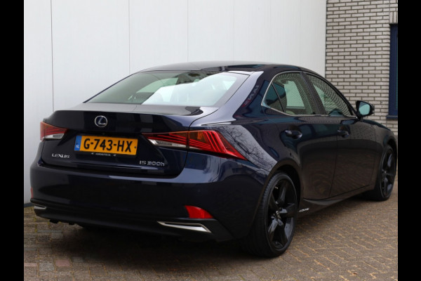Lexus IS 300h Sport Edition | Stoelverwarming | Parkeersensoren | NL-Auto