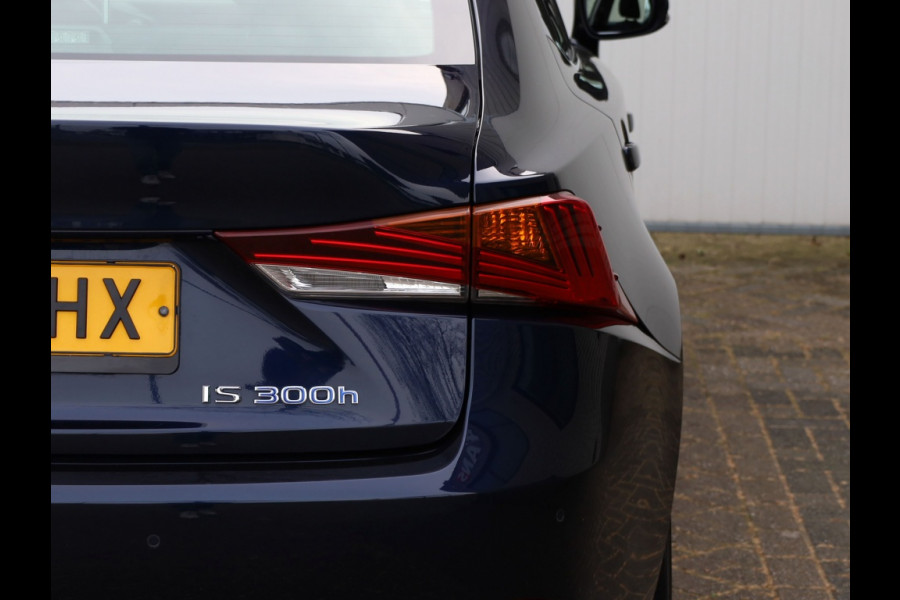 Lexus IS 300h Sport Edition | Stoelverwarming | Parkeersensoren | NL-Auto