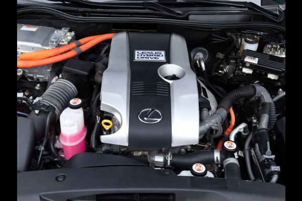 Lexus IS 300h Sport Edition | Stoelverwarming | Parkeersensoren | NL-Auto
