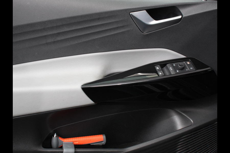 Volkswagen ID.3 First Plus 58 kWh SOH 86 % | Navigatie | Apple Carplay/Android Auto | Camera | Parkeersensoren | Adaptive Cruise Control | Full LED Matrix | Stoel- en stuurverwarming | Lichtmetalen velgen | Climate Control