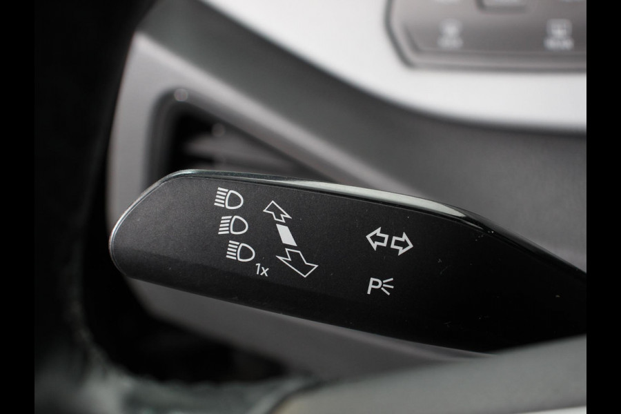 Volkswagen ID.3 First Plus 58 kWh SOH 86 % | Navigatie | Apple Carplay/Android Auto | Camera | Parkeersensoren | Adaptive Cruise Control | Full LED Matrix | Stoel- en stuurverwarming | Lichtmetalen velgen | Climate Control