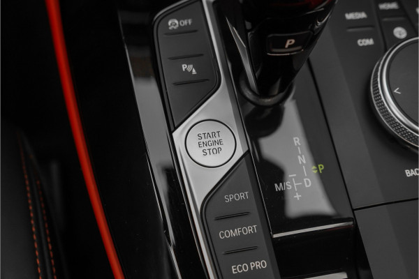 BMW X4 xDrive20i M-Sport Pano Laser Stuurverw Trekhaak Individual 20"