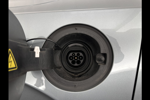 Volvo XC90 2.0 T8 R-Design Twin Engine AWD [ 7-Pers. ] (Plug-In) Aut. *PANO | LEATHER-ALCANTARA | FULL-LED | MEMORY-PACK | DIGI-COCKPIT | NAVI-FULLMAP | CARPLAY | ECC | HEATED-SPORTSEATS | LANE-ASSIST | PDC | HEAD-UP | TOWBAR | 20"ALU*