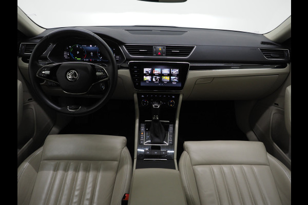 Škoda Superb Combi 1.4 TSI iV Laurin & Klement | Leder | Trekhaak | Canton | Adaptive Cruise | Keyless | Sfeerlicht | Memory | Carplay