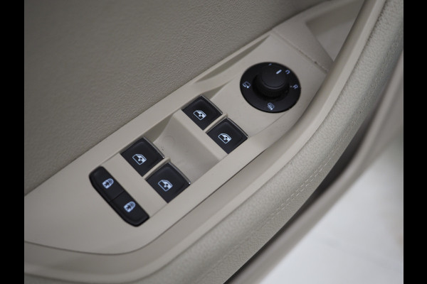 Škoda Superb Combi 1.4 TSI iV Laurin & Klement | Leder | Trekhaak | Canton | Adaptive Cruise | Keyless | Sfeerlicht | Memory | Carplay