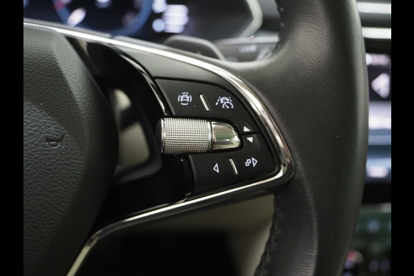 Škoda Superb Combi 1.4 TSI iV Laurin & Klement | Leder | Trekhaak | Canton | Adaptive Cruise | Keyless | Sfeerlicht | Memory | Carplay