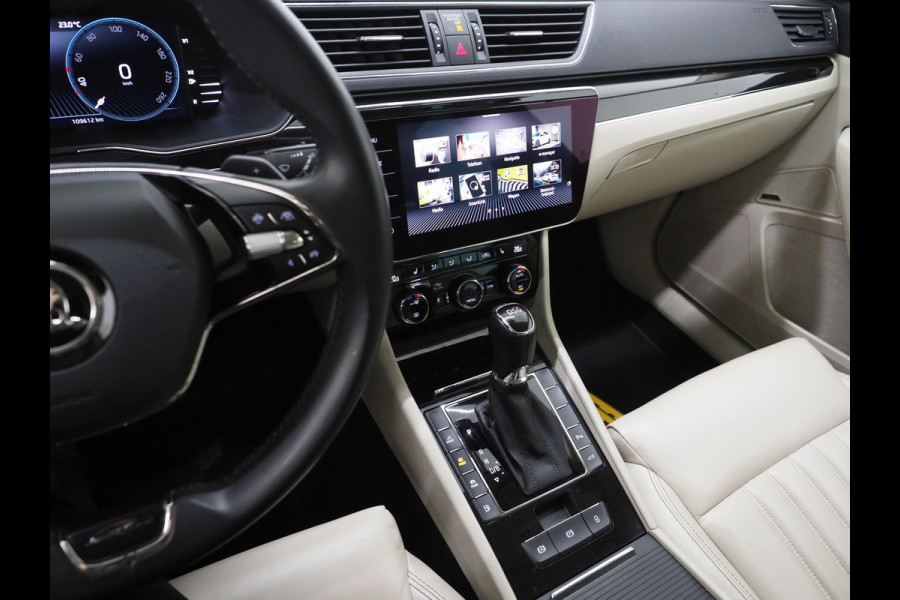 Škoda Superb Combi 1.4 TSI iV Laurin & Klement | Leder | Trekhaak | Canton | Adaptive Cruise | Keyless | Sfeerlicht | Memory | Carplay