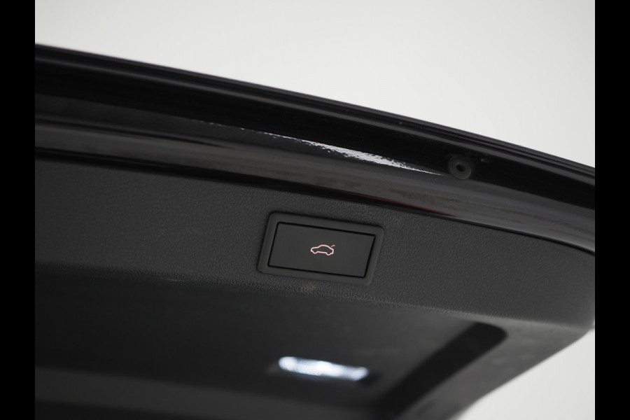 Škoda Superb Combi 1.4 TSI iV Laurin & Klement | Leder | Trekhaak | Canton | Adaptive Cruise | Keyless | Sfeerlicht | Memory | Carplay