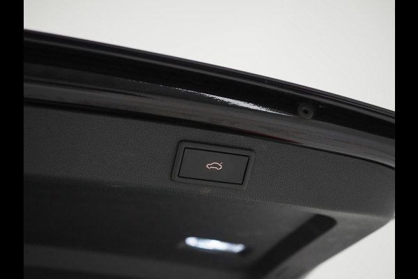 Škoda Superb Combi 1.4 TSI iV Laurin & Klement | Leder | Trekhaak | Canton | Adaptive Cruise | Keyless | Sfeerlicht | Memory | Carplay