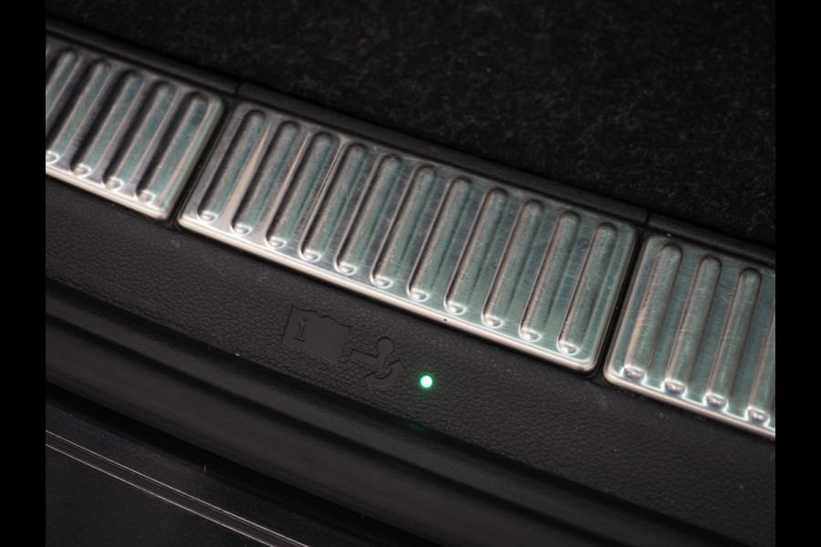 Škoda Superb Combi 1.4 TSI iV Laurin & Klement | Leder | Trekhaak | Canton | Adaptive Cruise | Keyless | Sfeerlicht | Memory | Carplay