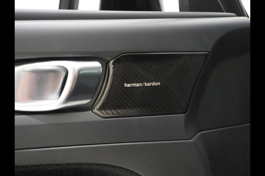 Volvo XC40 1.5 T5 Recharge R-Design | Panoramadak | Trekhaak | Harman/Kardon | Camera | Keyless | Zwarte Hemel | Carplay
