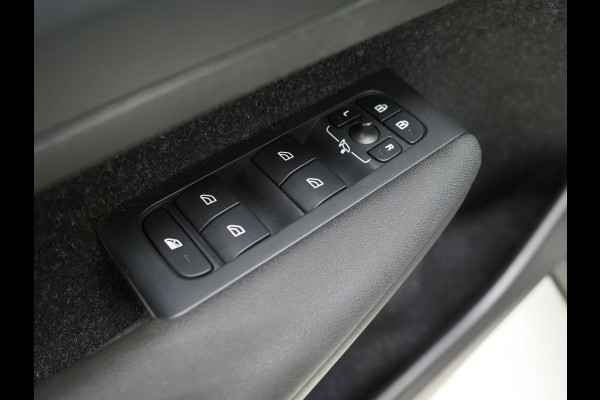 Volvo XC40 1.5 T5 Recharge R-Design | Panoramadak | Trekhaak | Harman/Kardon | Camera | Keyless | Zwarte Hemel | Carplay