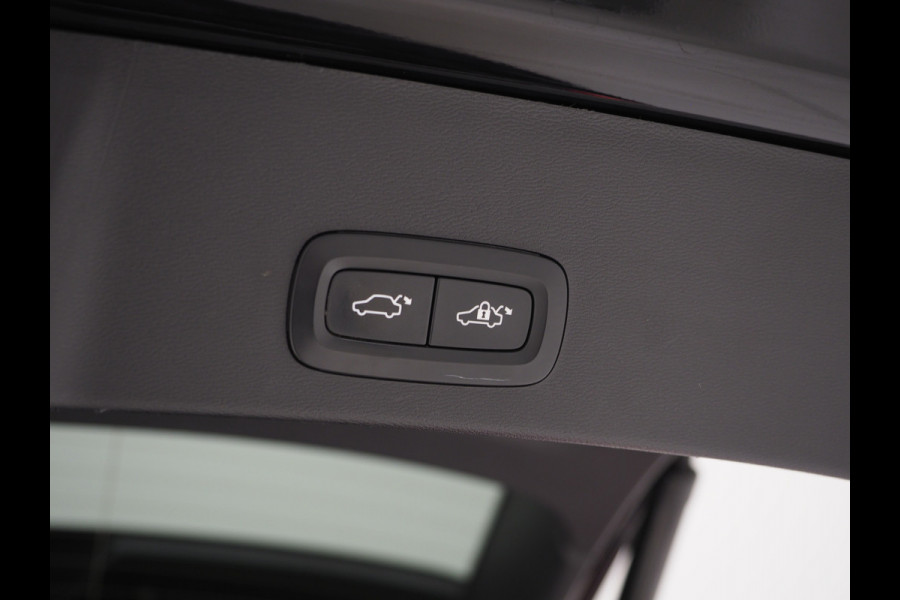 Volvo XC40 1.5 T5 Recharge R-Design | Panoramadak | Trekhaak | Harman/Kardon | Camera | Keyless | Zwarte Hemel | Carplay