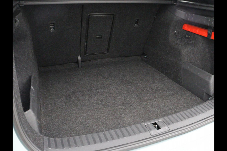 Škoda ENYAQ iV 80 Founders Edition Silver | SOH 90% | Trekhaak | Matrix LED | Carplay | Camera | Stuurverwarming | Keyless | Navigatie