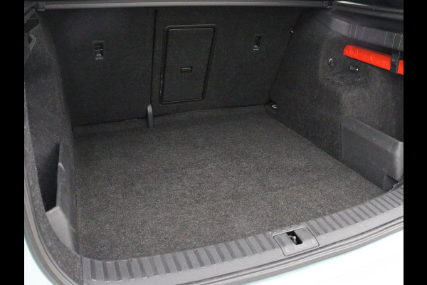 Škoda ENYAQ iV 80 Founders Edition Silver | SOH 90% | Trekhaak | Matrix LED | Carplay | Camera | Stuurverwarming | Keyless | Navigatie