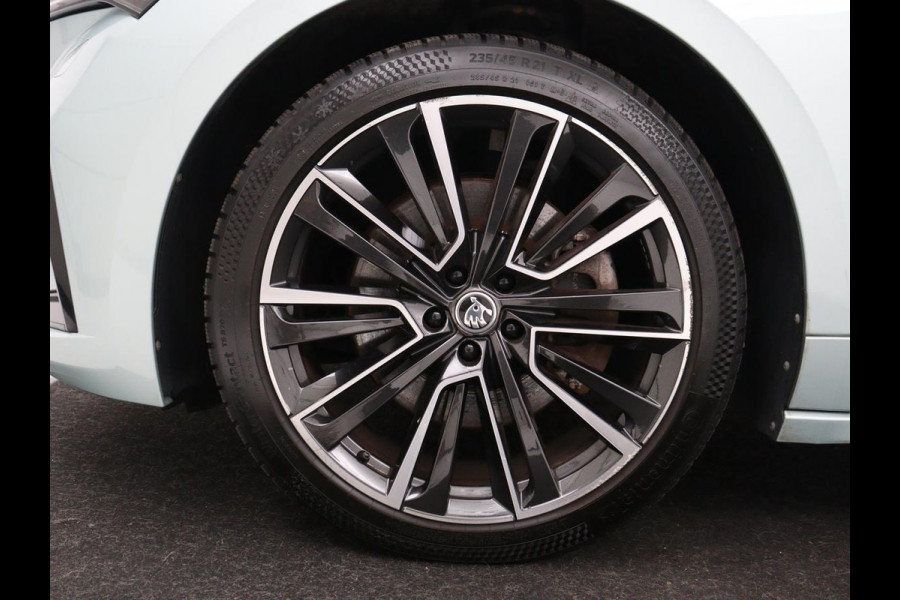 Škoda ENYAQ iV 80 Founders Edition Silver | SOH 90% | Trekhaak | Matrix LED | Carplay | Camera | Stuurverwarming | Keyless | Navigatie