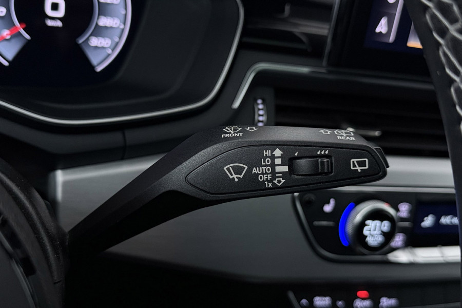 Audi A4 Avant 35 TFSI S edition 3x S-Line(NL-Auto, Dealer OnderH, Panorama, Navi, Carplay, StoelV, Digitale Dash, Cruise Con, Etc)