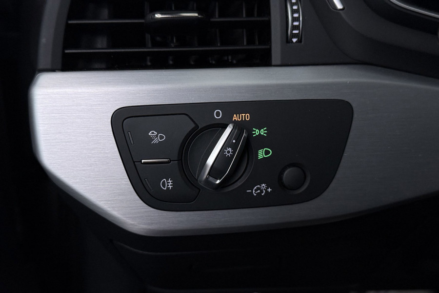 Audi A4 Avant 35 TFSI S edition 3x S-Line(NL-Auto, Dealer OnderH, Panorama, Navi, Carplay, StoelV, Digitale Dash, Cruise Con, Etc)