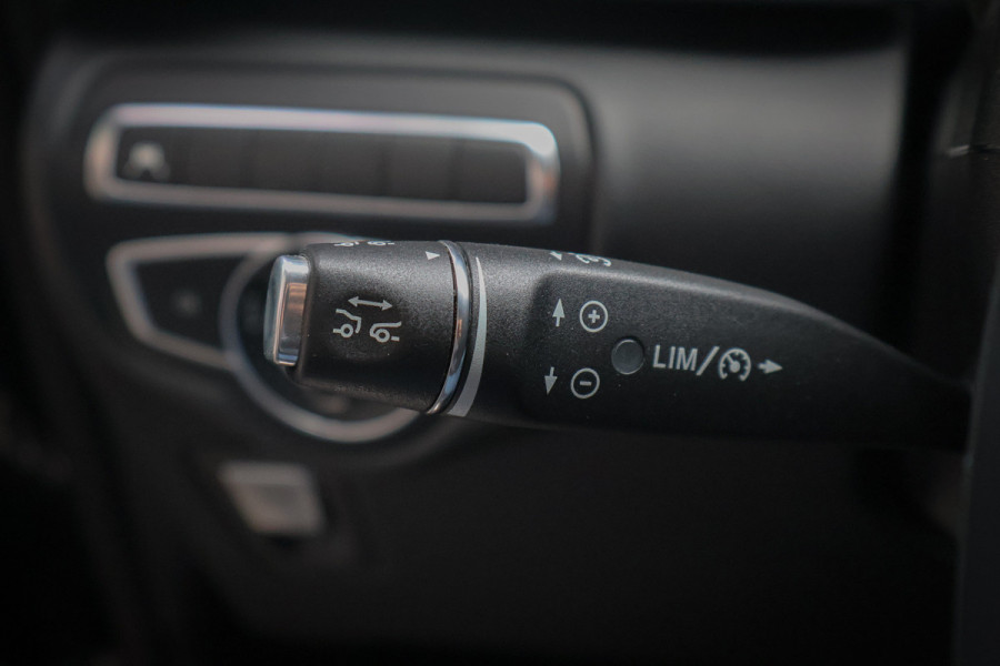 Mercedes-Benz V-Klasse 300d Extra Lang DC Avantgarde Edition AMG | AIRMATIC LUCHTVERING | FACELIFT | STOELVERWARMING | DISTRONIC PLUS ADAPTIVE CRUISE |