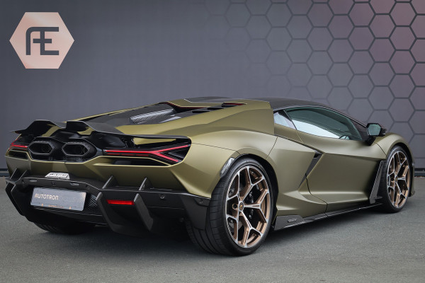 Lamborghini Revuelto | LIFT | CARBON IN & EXTERIEUR | PASSENGER DISPLAY | ADAPTIVE CRUISE | APPLE CARPLAY | SONUS FABER SOUND | PARKING PACK | HEADLA NEW