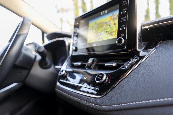 Toyota Corolla 1.8 Hybrid Business Plus | Navigatie | Camera | Clima