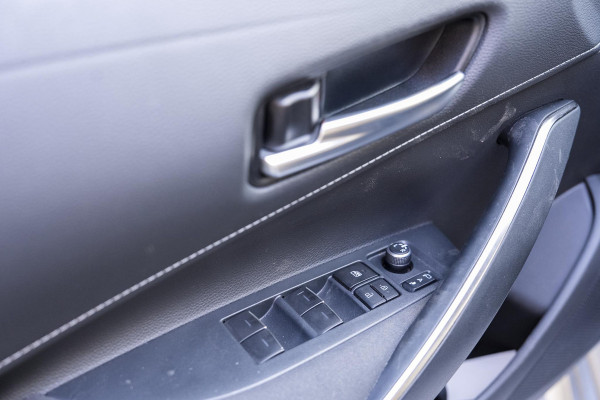 Toyota Corolla 1.8 Hybrid Business Plus | Navigatie | Camera | Clima