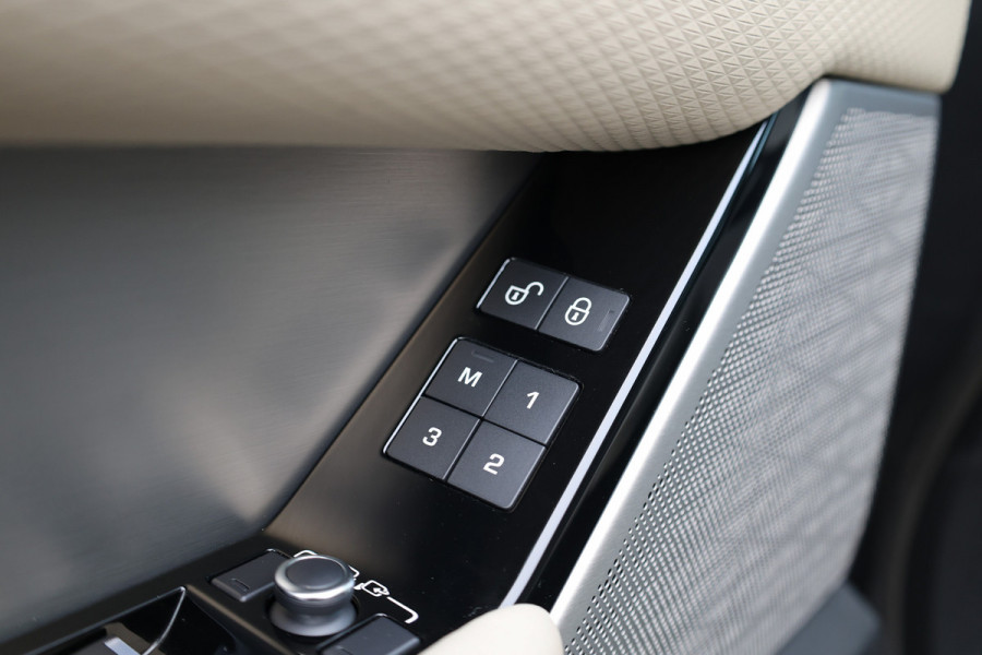 Land Rover Range Rover Velar 2.0 I4 Turbo AWD R-Dynamic HSE | TOPSTAAT! | NAP | PANO | MERIDIAN SURROUND | HUD | MEMORY | STUURVERW | KEYLESS |