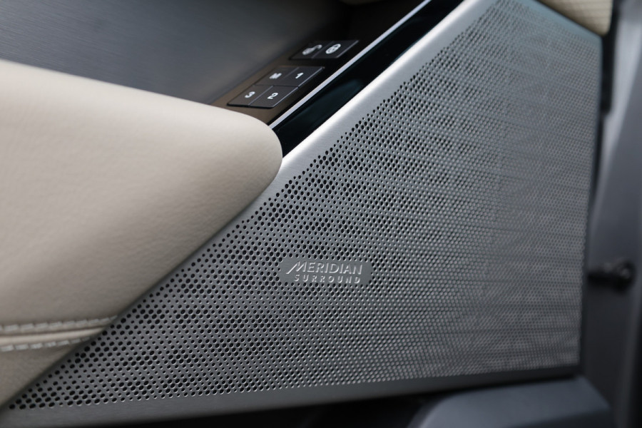 Land Rover Range Rover Velar 2.0 I4 Turbo AWD R-Dynamic HSE | TOPSTAAT! | NAP | PANO | MERIDIAN SURROUND | HUD | MEMORY | STUURVERW | KEYLESS |