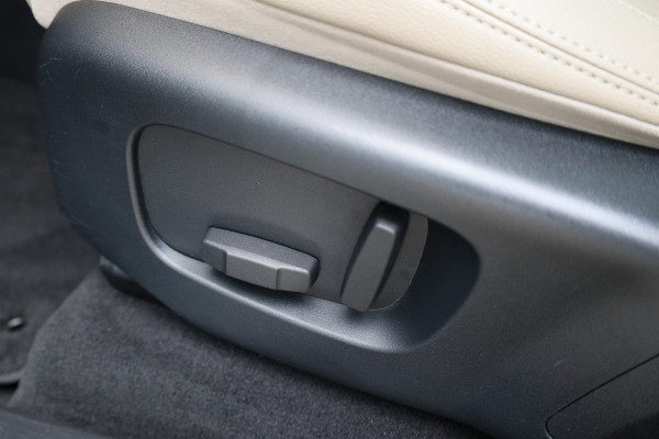 Land Rover Range Rover Velar 2.0 I4 Turbo AWD R-Dynamic HSE | TOPSTAAT! | NAP | PANO | MERIDIAN SURROUND | HUD | MEMORY | STUURVERW | KEYLESS |