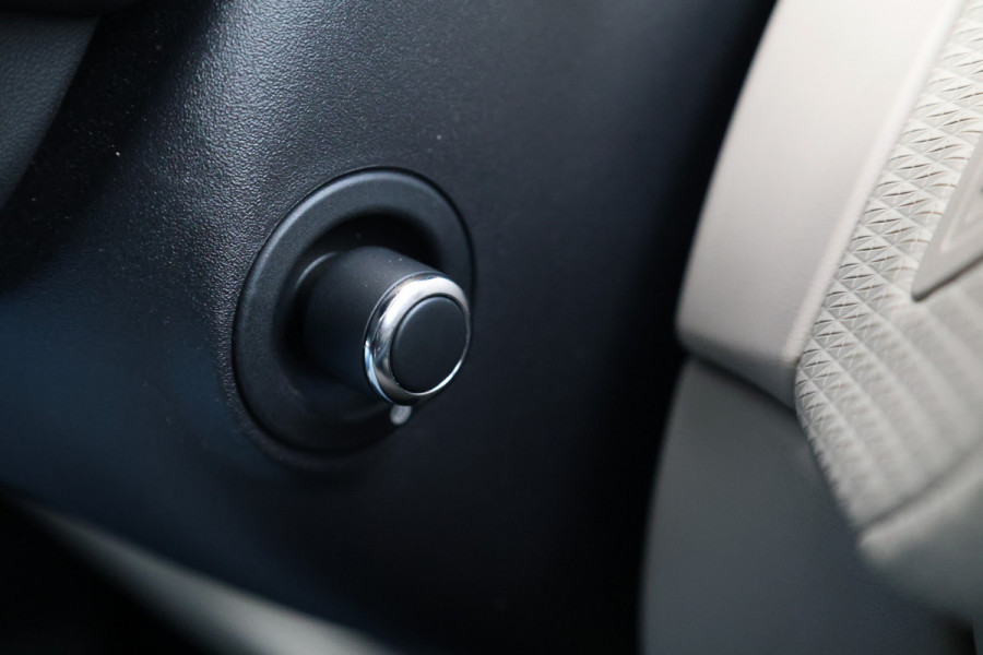 Land Rover Range Rover Velar 2.0 I4 Turbo AWD R-Dynamic HSE | TOPSTAAT! | NAP | PANO | MERIDIAN SURROUND | HUD | MEMORY | STUURVERW | KEYLESS |