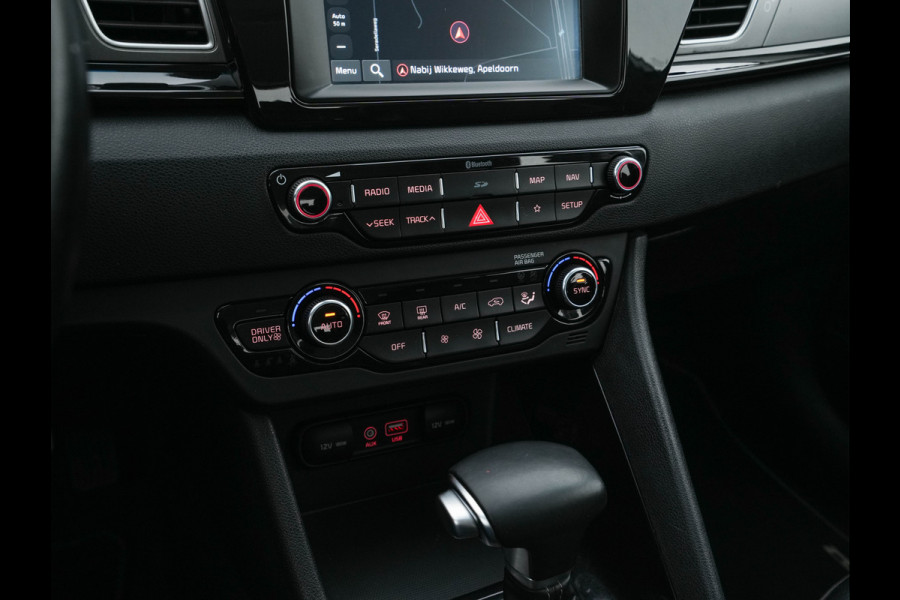 Kia Niro 1.6 GDi Hybrid ExecutiveLine Eco-Hybrid (INCL-BTW) Aut. *LEATHER-FABRIC | NAVI-FULLMAP | KEYLESS | CAMERA | COMFORTSEATS | DIGI-COCKPIT | LANE-ASSIST | ECC | CARPLAY | PDC | TOWBAR | 16''ALU*