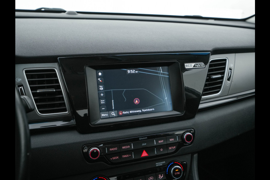 Kia Niro 1.6 GDi Hybrid ExecutiveLine Eco-Hybrid (INCL-BTW) Aut. *LEATHER-FABRIC | NAVI-FULLMAP | KEYLESS | CAMERA | COMFORTSEATS | DIGI-COCKPIT | LANE-ASSIST | ECC | CARPLAY | PDC | TOWBAR | 16''ALU*