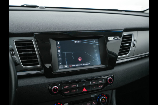 Kia Niro 1.6 GDi Hybrid ExecutiveLine Eco-Hybrid (INCL-BTW) Aut. *LEATHER-FABRIC | NAVI-FULLMAP | KEYLESS | CAMERA | COMFORTSEATS | DIGI-COCKPIT | LANE-ASSIST | ECC | CARPLAY | PDC | TOWBAR | 16''ALU*