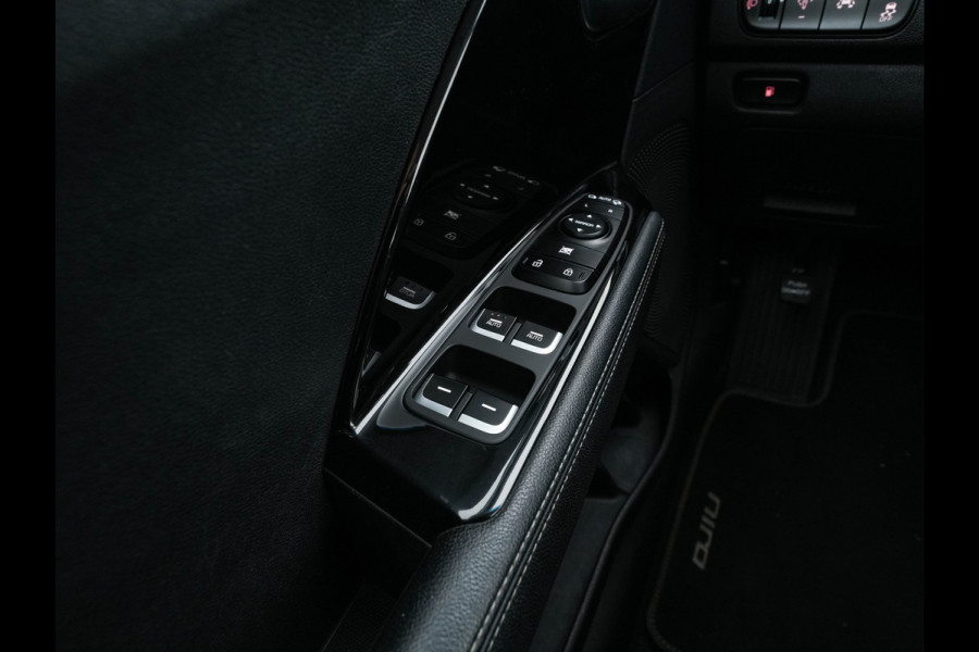 Kia Niro 1.6 GDi Hybrid ExecutiveLine Eco-Hybrid (INCL-BTW) Aut. *LEATHER-FABRIC | NAVI-FULLMAP | KEYLESS | CAMERA | COMFORTSEATS | DIGI-COCKPIT | LANE-ASSIST | ECC | CARPLAY | PDC | TOWBAR | 16''ALU*