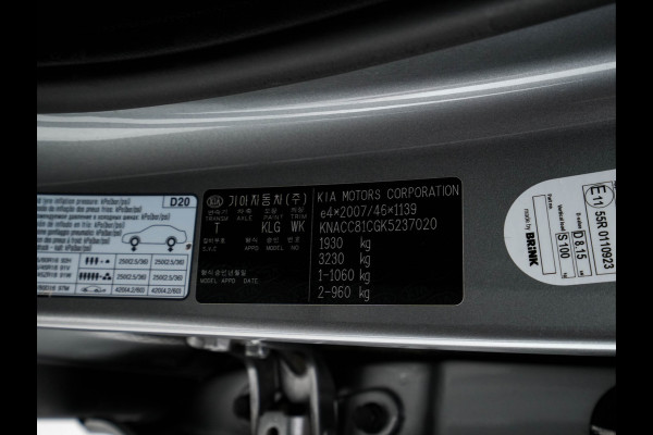 Kia Niro 1.6 GDi Hybrid ExecutiveLine Eco-Hybrid (INCL-BTW) Aut. *LEATHER-FABRIC | NAVI-FULLMAP | KEYLESS | CAMERA | COMFORTSEATS | DIGI-COCKPIT | LANE-ASSIST | ECC | CARPLAY | PDC | TOWBAR | 16''ALU*