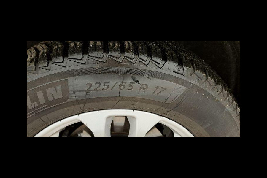 Ford Kuga 2.5 FHEV Titanium 190pk | Driver Assistance Pack | Wegklapbare Trekhaak | Geen stekker nodig | 1.600kg Trekgewicht | Michelin Cross Climate banden