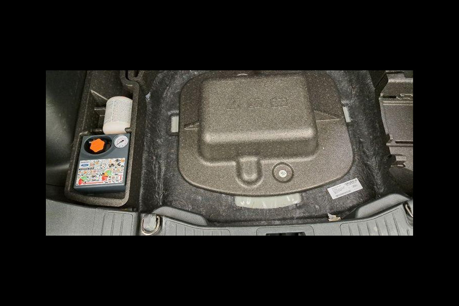 Ford Kuga 2.5 FHEV Titanium 190pk | Driver Assistance Pack | Wegklapbare Trekhaak | Geen stekker nodig | 1.600kg Trekgewicht | Michelin Cross Climate banden