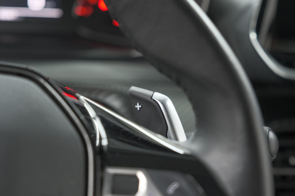 Peugeot 2008 PureTech 130 EAT8 Allure | Parkeersensoren | Navigatie | Apple Carplay | Climate Control