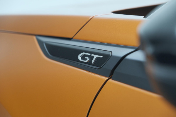 Peugeot 2008 PureTech 130 GT Pack | Leer-pakket | Camera | Dodehoekdetectie | Apple Carplay | Stoelverwarming