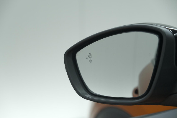 Peugeot 2008 PureTech 130 GT Pack | Leer-pakket | Camera | Dodehoekdetectie | Apple Carplay | Stoelverwarming
