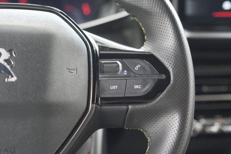 Peugeot 2008 PureTech 130 GT Pack | Leer-pakket | Camera | Dodehoekdetectie | Apple Carplay | Stoelverwarming
