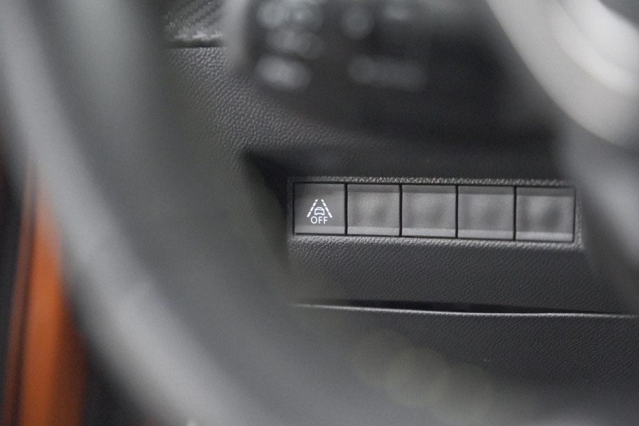 Peugeot 2008 PureTech 130 GT Pack | Leer-pakket | Camera | Dodehoekdetectie | Apple Carplay | Stoelverwarming