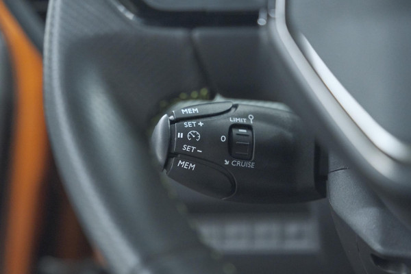 Peugeot 2008 PureTech 130 GT Pack | Leer-pakket | Camera | Dodehoekdetectie | Apple Carplay | Stoelverwarming