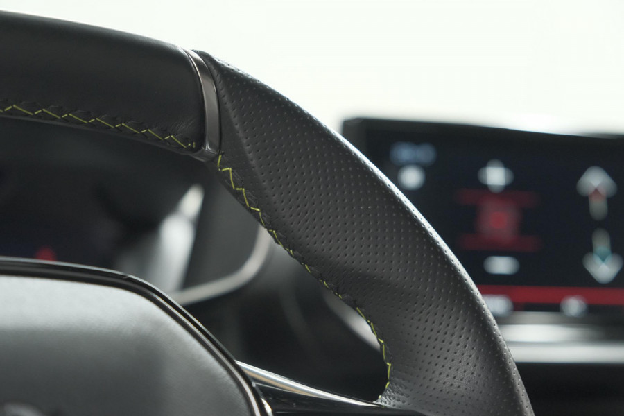 Peugeot 2008 PureTech 130 GT Pack | Leer-pakket | Camera | Dodehoekdetectie | Apple Carplay | Stoelverwarming