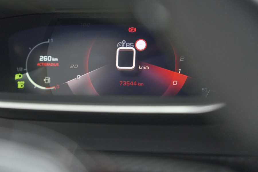 Peugeot 2008 PureTech 130 GT Pack | Leer-pakket | Camera | Dodehoekdetectie | Apple Carplay | Stoelverwarming