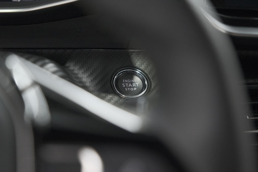 Peugeot 2008 PureTech 130 GT Pack | Leer-pakket | Camera | Dodehoekdetectie | Apple Carplay | Stoelverwarming