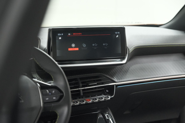 Peugeot 2008 PureTech 130 GT Pack | Leer-pakket | Camera | Dodehoekdetectie | Apple Carplay | Stoelverwarming