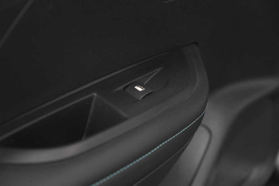 Peugeot 2008 PureTech 130 EAT8 Allure Pack | Stoelverwarming | Adaptieve Cruise Control | Camera